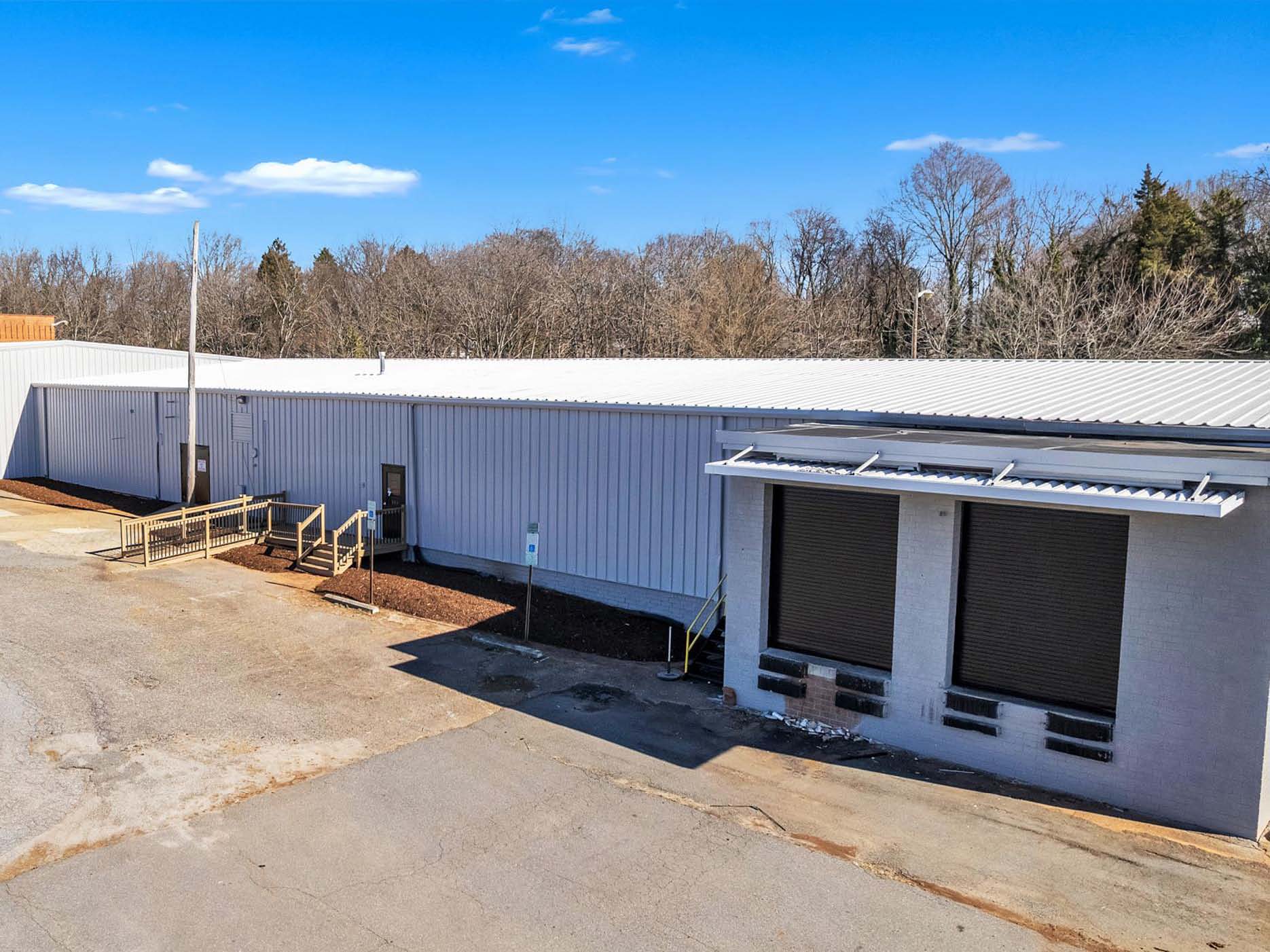 2011 N Main Ave, Newton, NC 28658