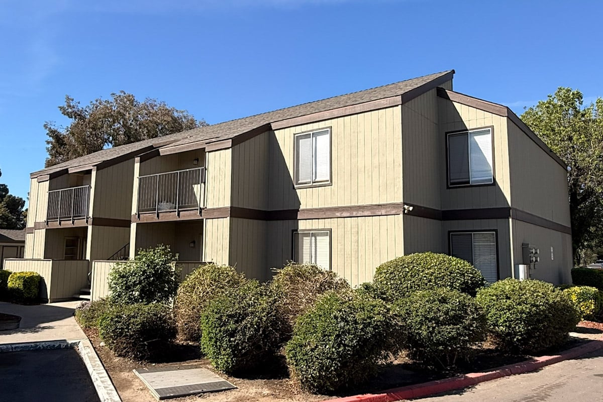 302 Pleasant St, Coalinga, CA 93210-2348