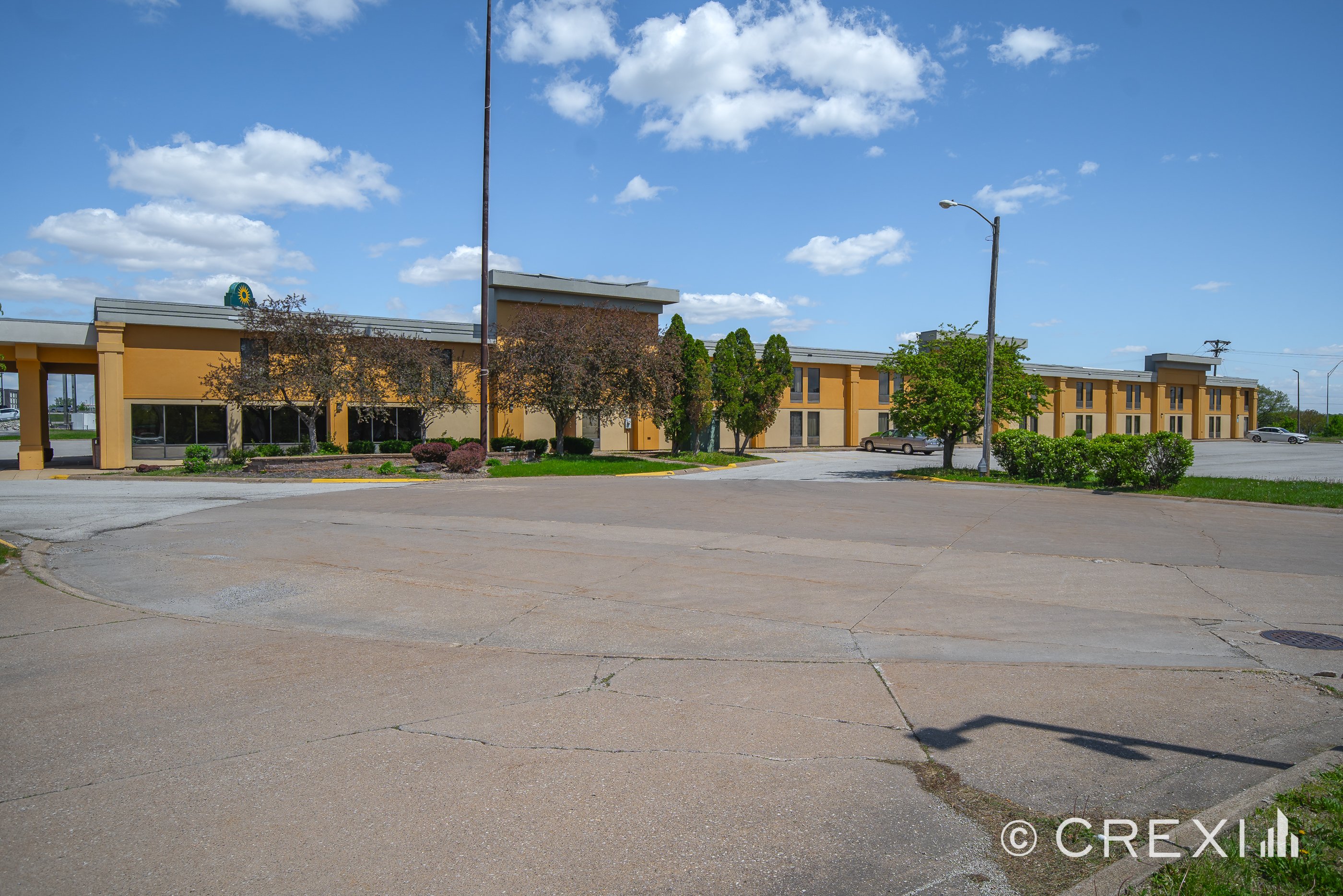 3330 E Kimberly Rd, Davenport, IA 52807