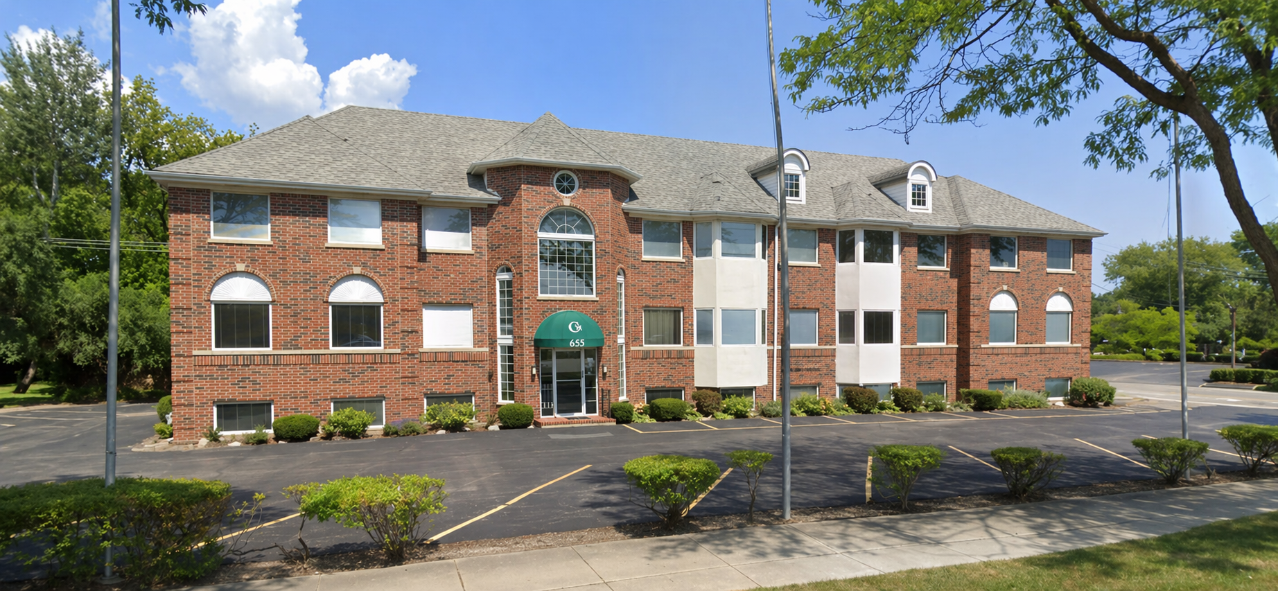 655 Rockland Rd, Lake Bluff, IL 60044