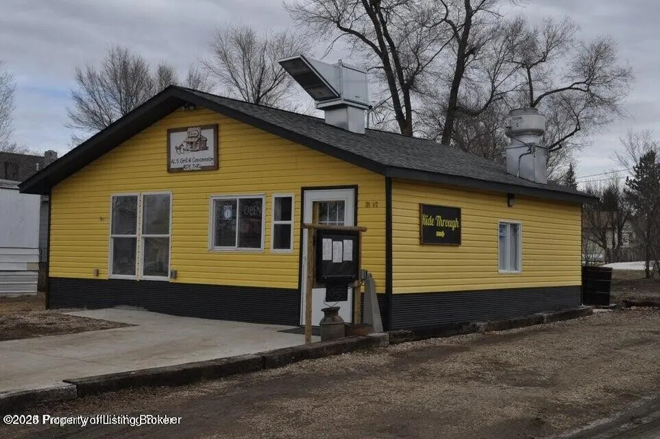 701 1St Ave E, Lemmon, SD 57638