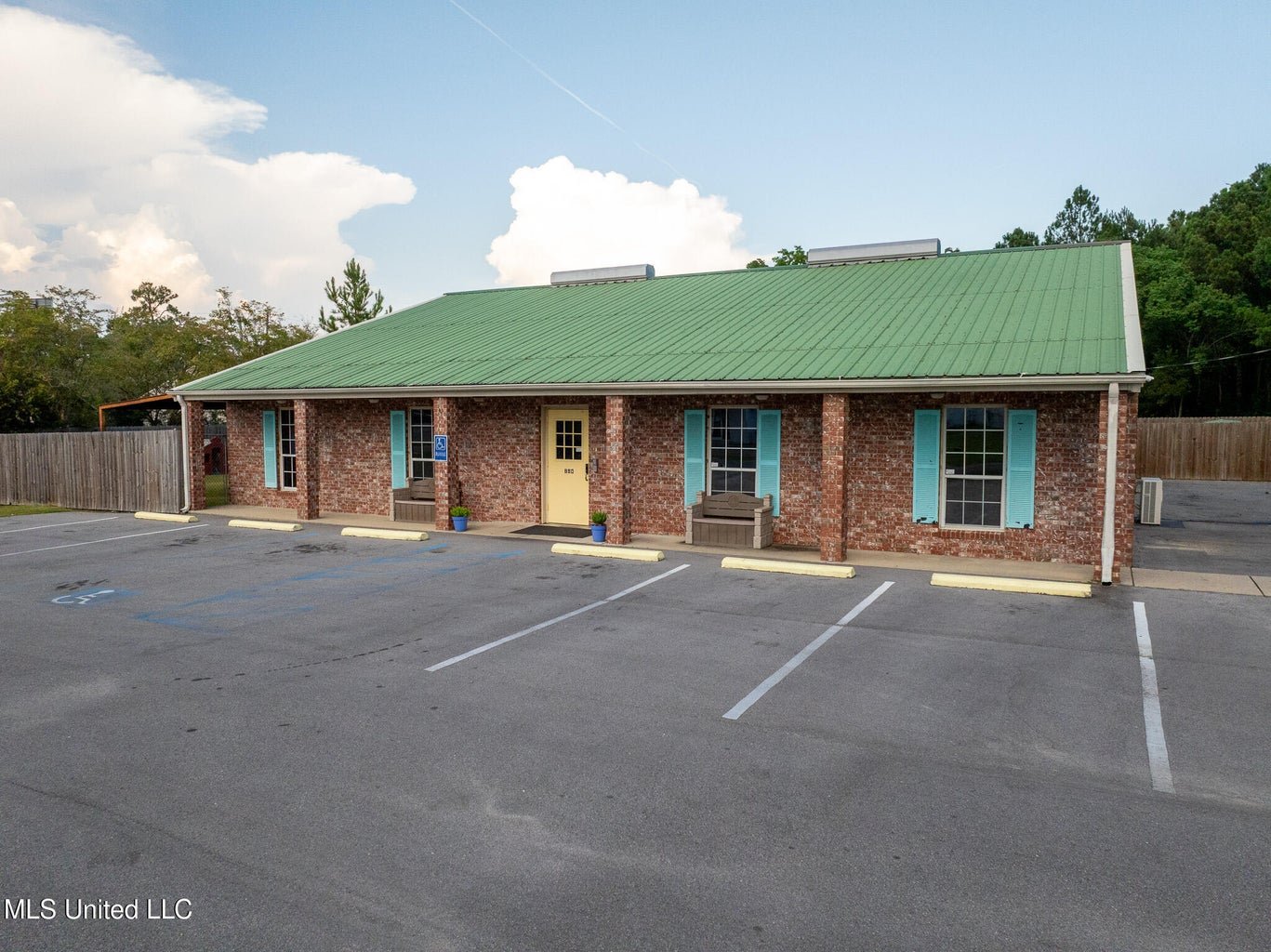 890 Vee St, Biloxi, MS 39532