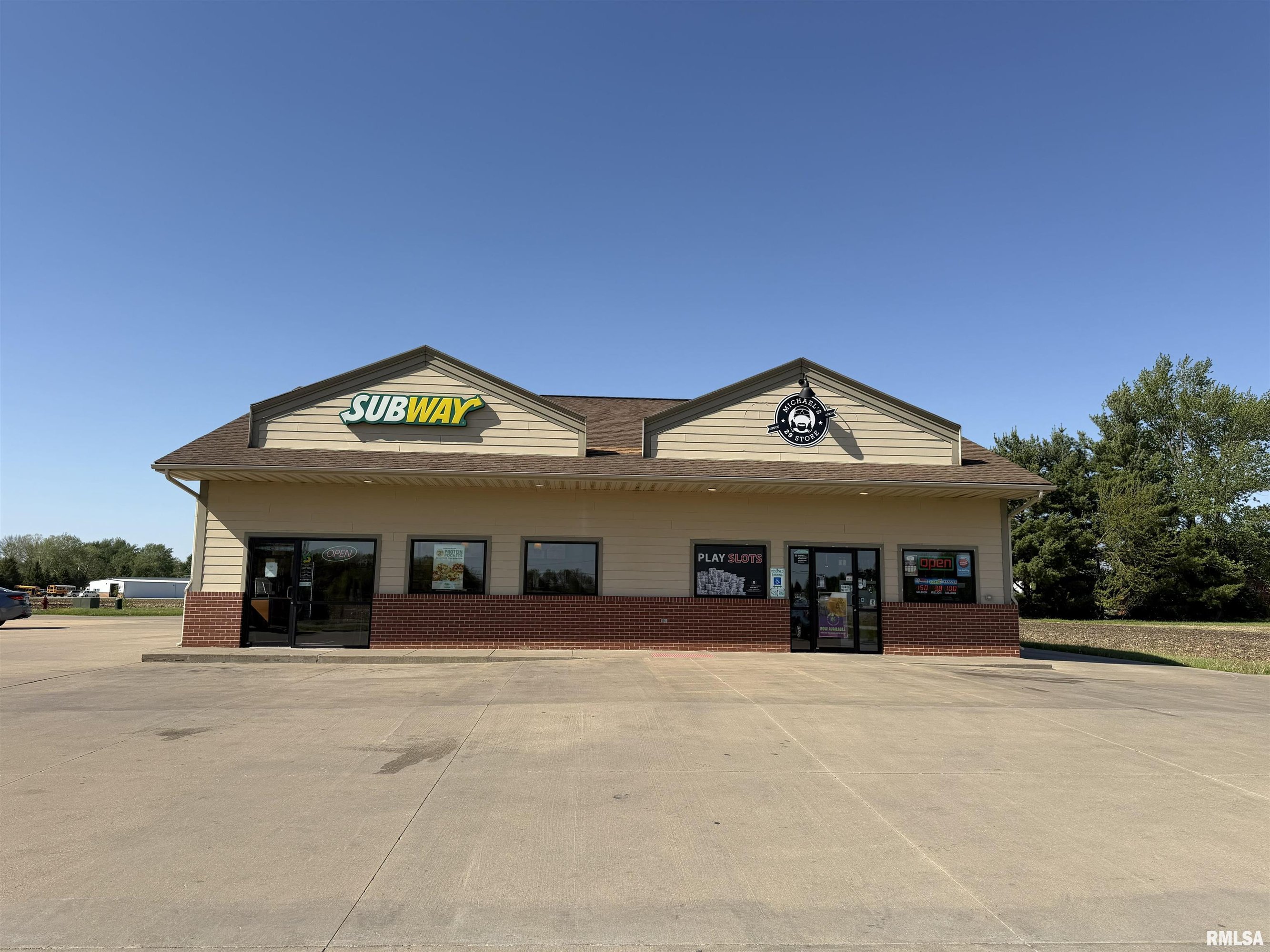 214 Abe Lincoln Dr, Athens, IL 62613