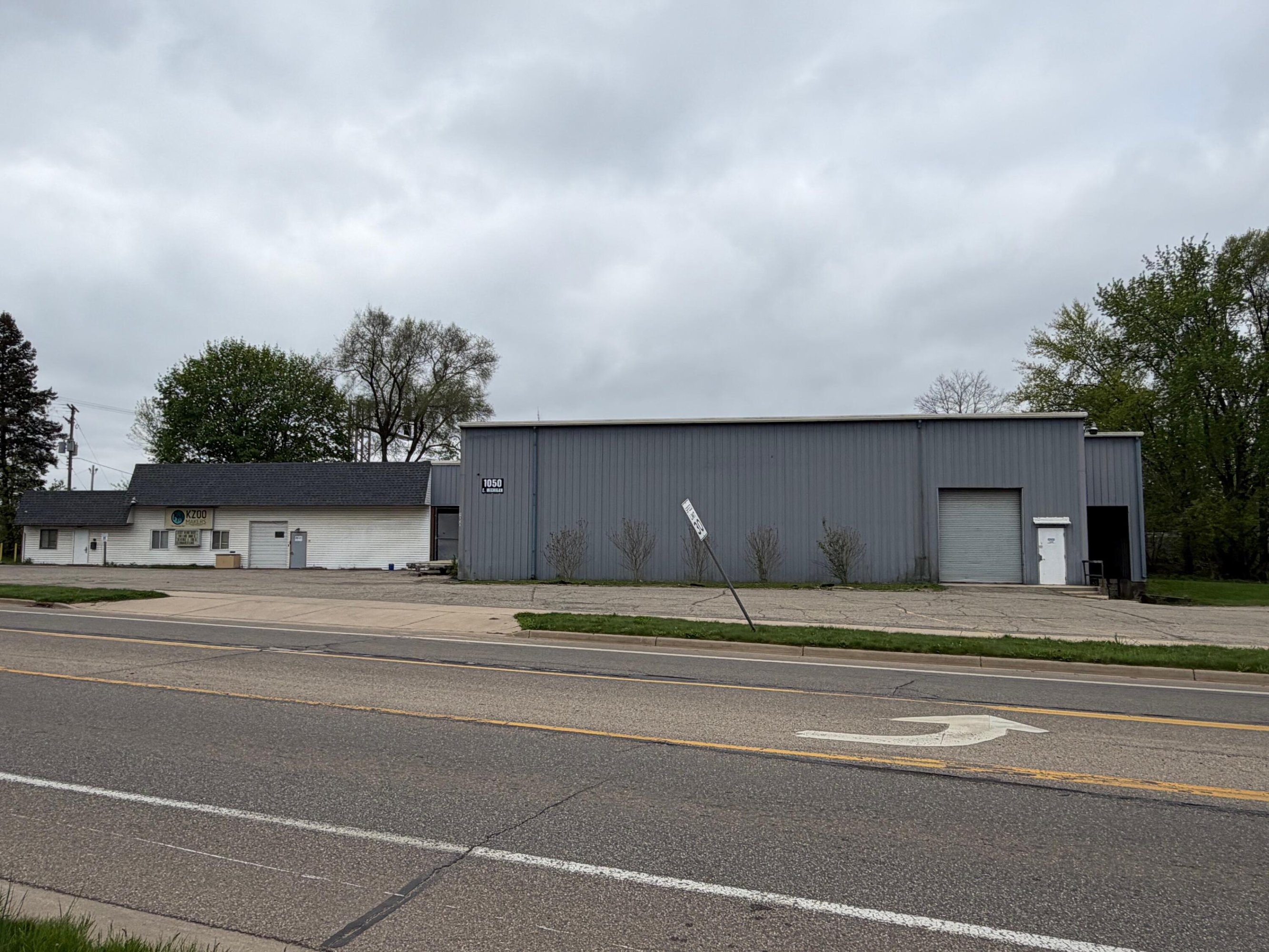 1050 E Michigan Ave, Kalamazoo, MI 49048