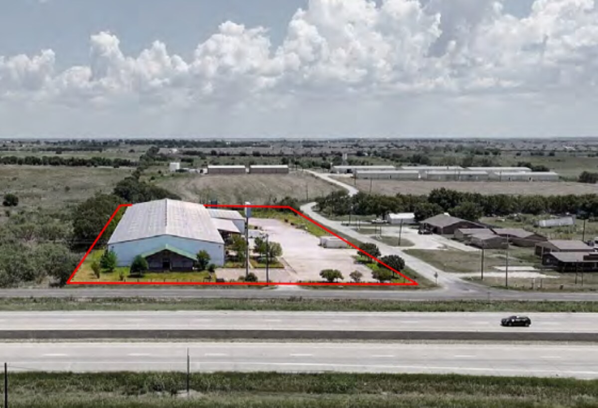 1850 N Stemmons St, Sanger, TX 76266