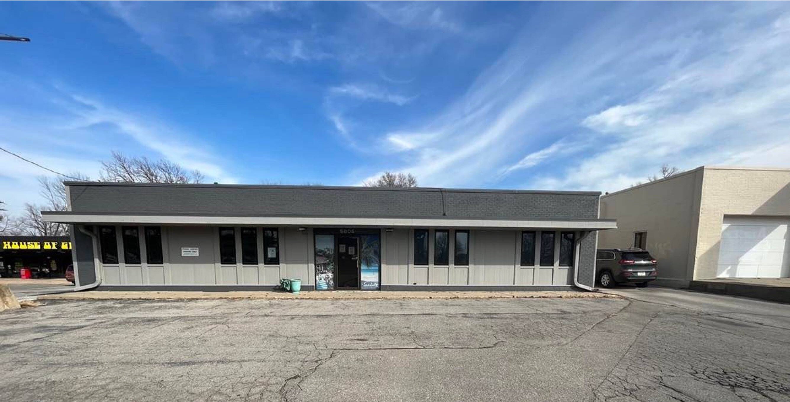 5805 Fleur Dr, Des Moines, IA 50321