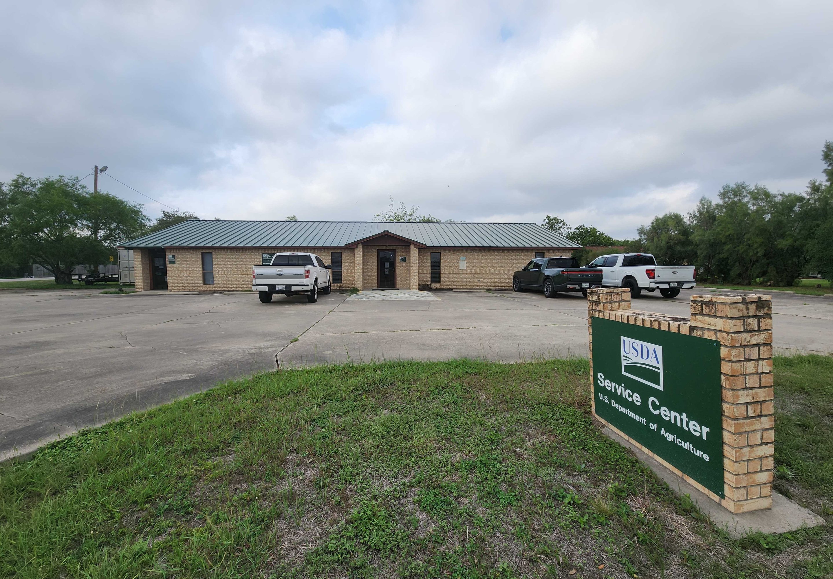 603 E Empresario St, Refugio, TX 78377