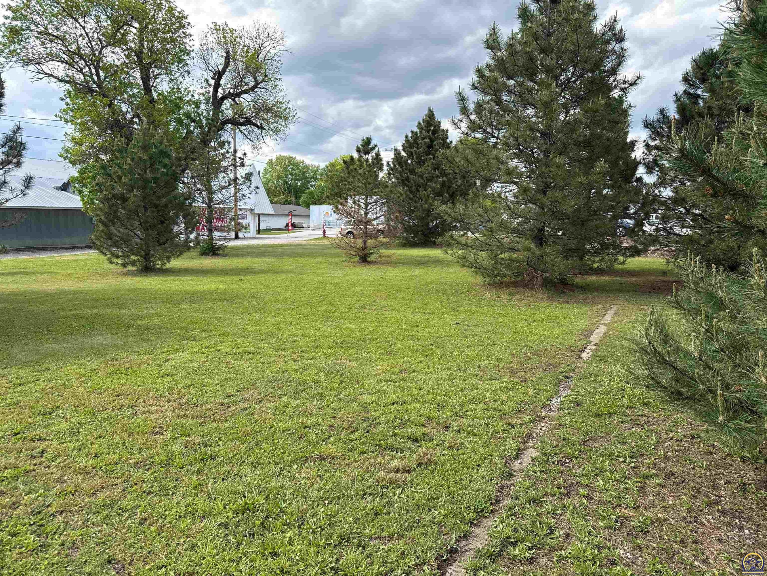 524 S Topeka Ave, Lyndon, KS 66451