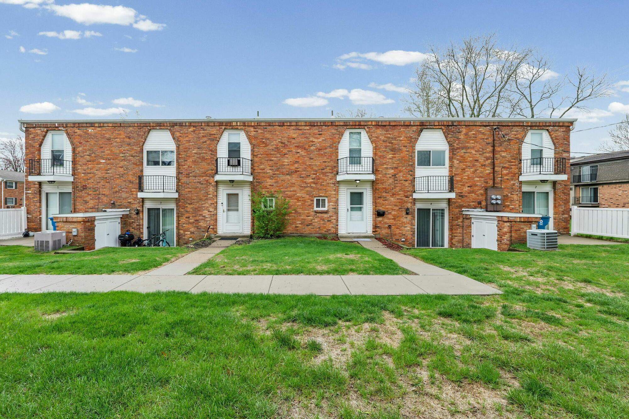 4901 Wickford E Dr, Sylvania, OH 43560-3199