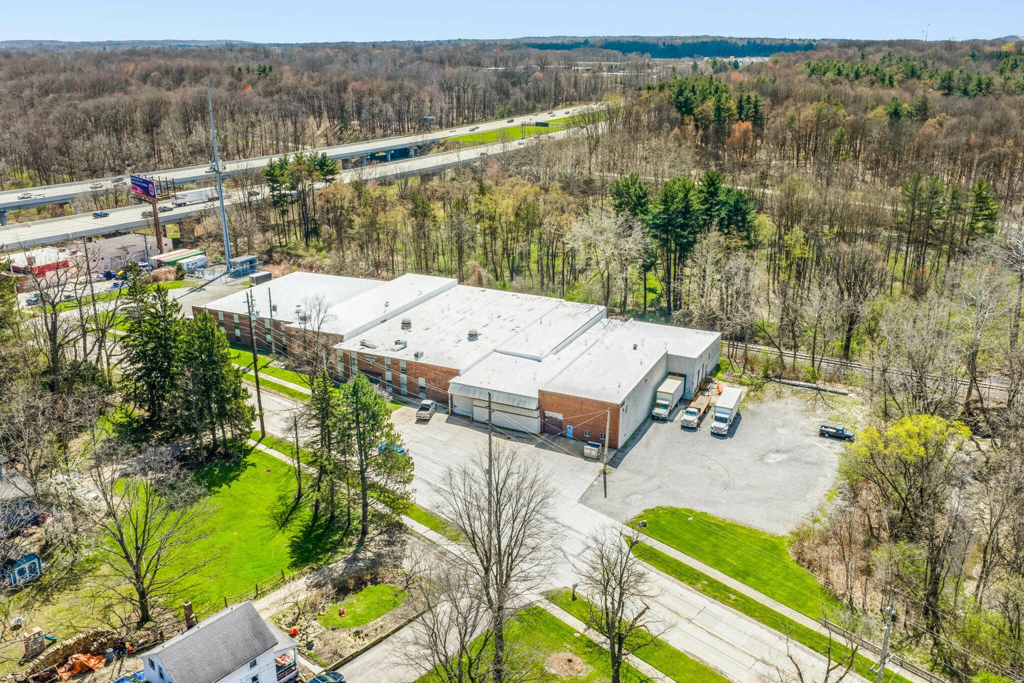 560 Solon Rd, Bedford, OH 44146