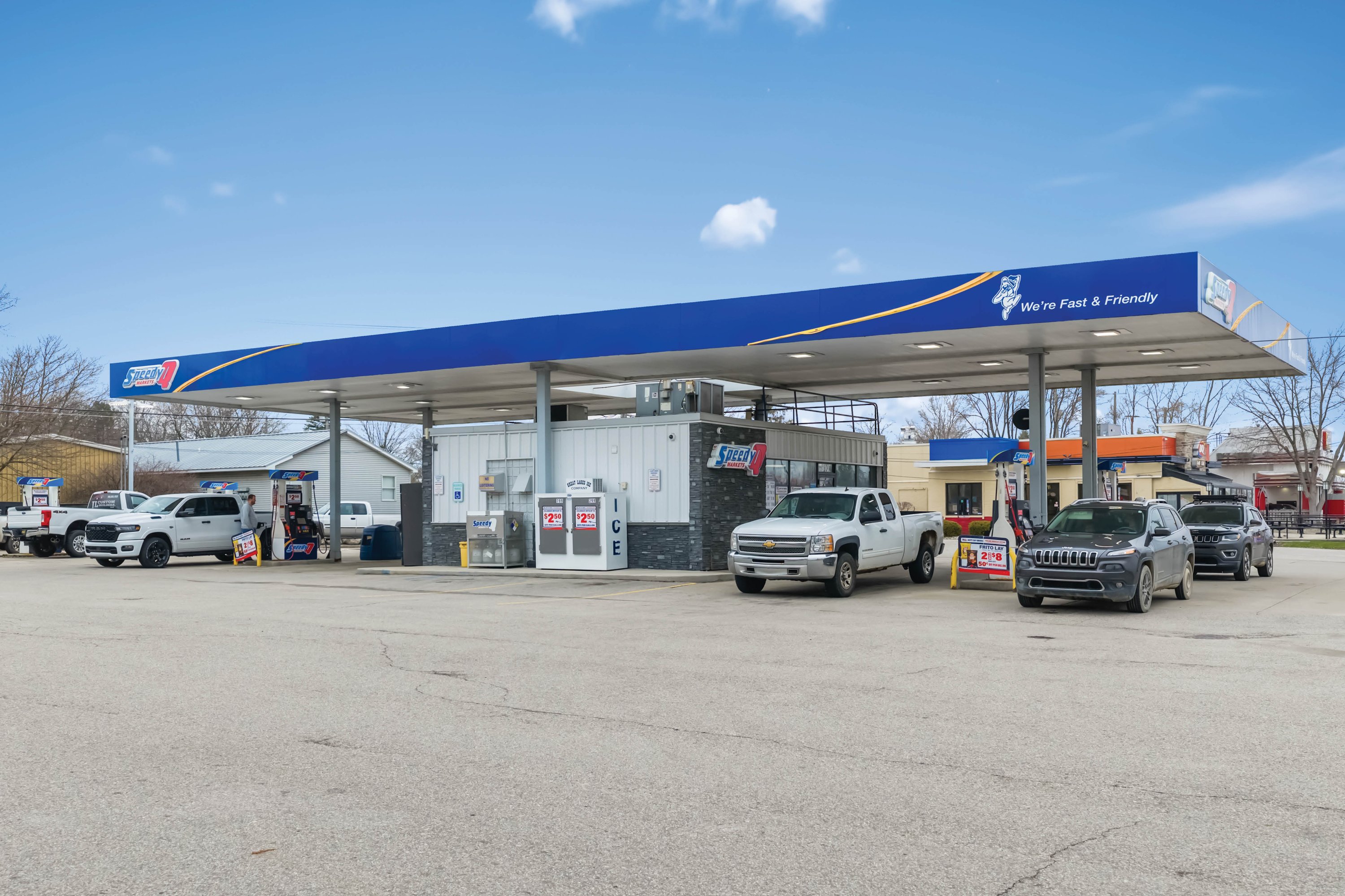 910 South Main St, Lapeer, MI 48446