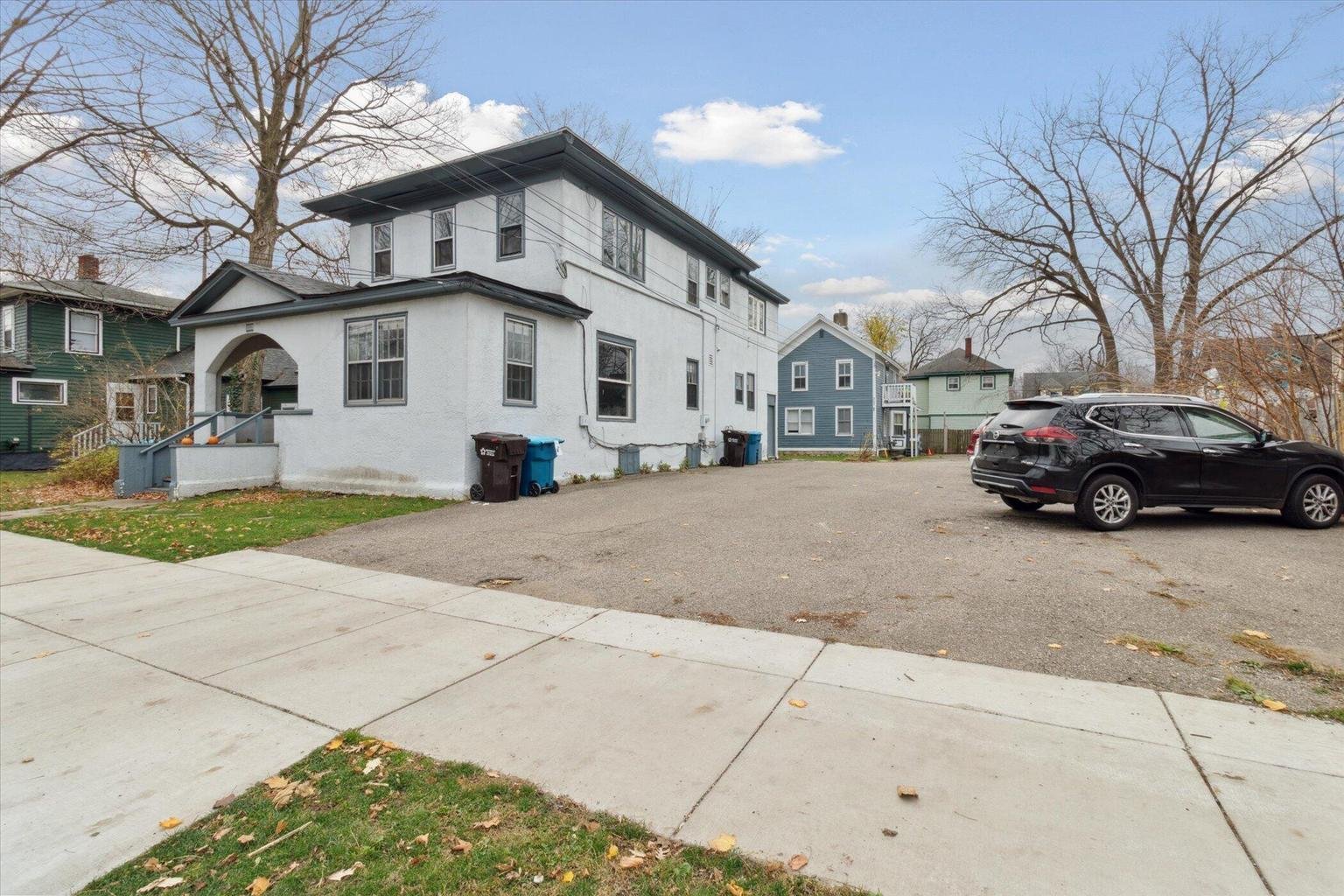809 W Cedar St, Kalamazoo, MI 49007