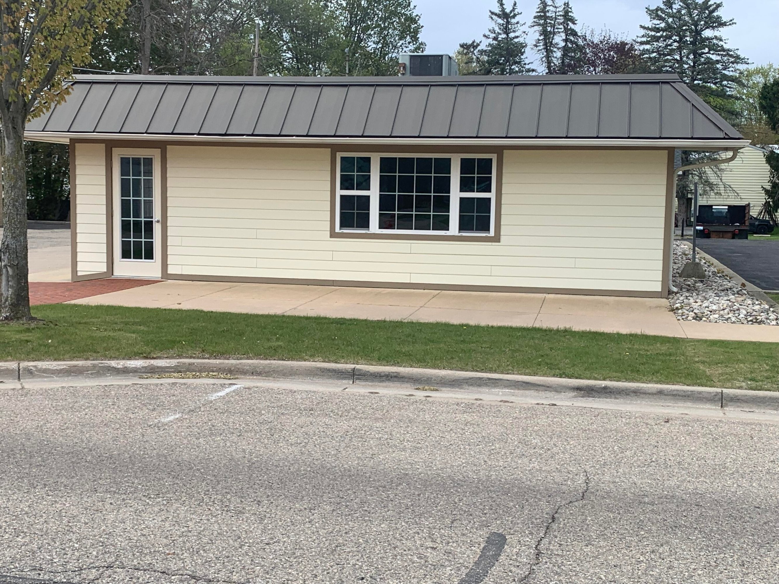 215 E Edgerton St, Howard City, MI 49329