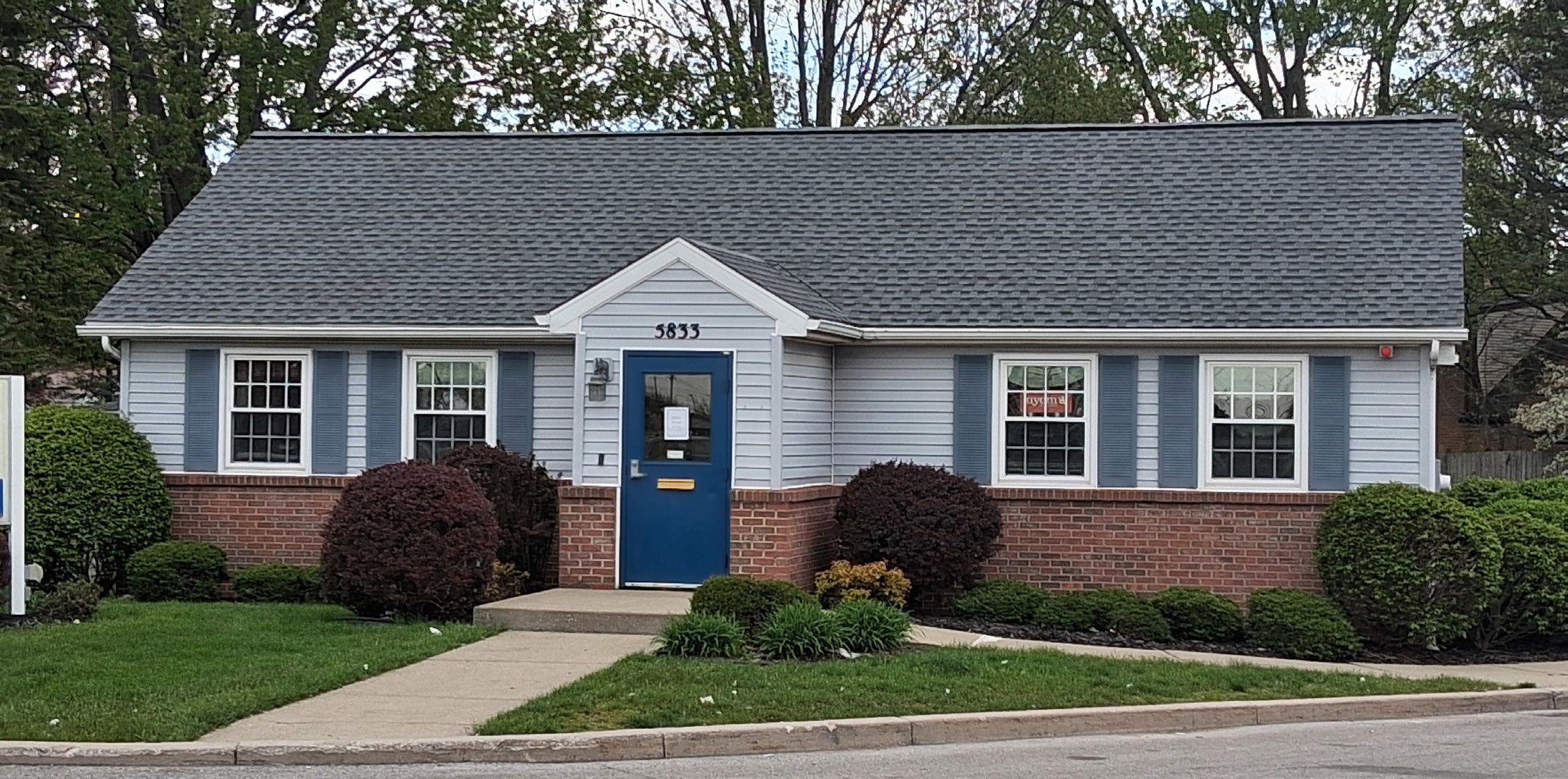 5833 S Transit Rd, Lockport, NY 14094