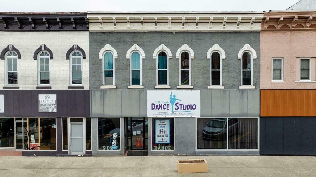11 E Jefferson St, Sullivan, IL 61951