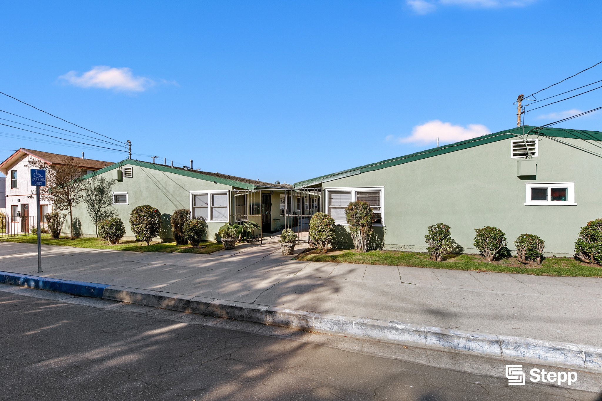 1825 Stanley Ave, Signal Hill, CA 90755