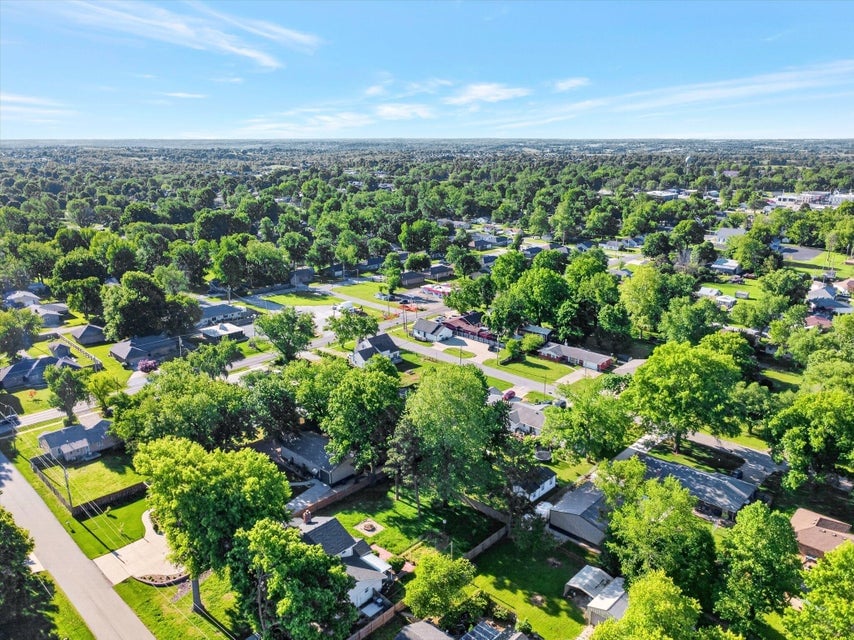 425 N Main St, Nixa, MO 65714