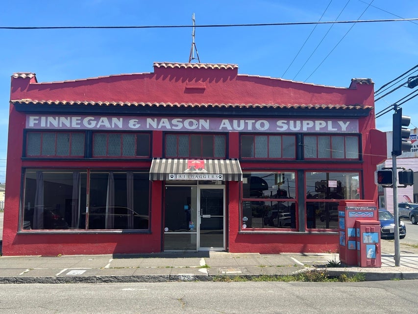 2737 F St, Eureka, CA 95501