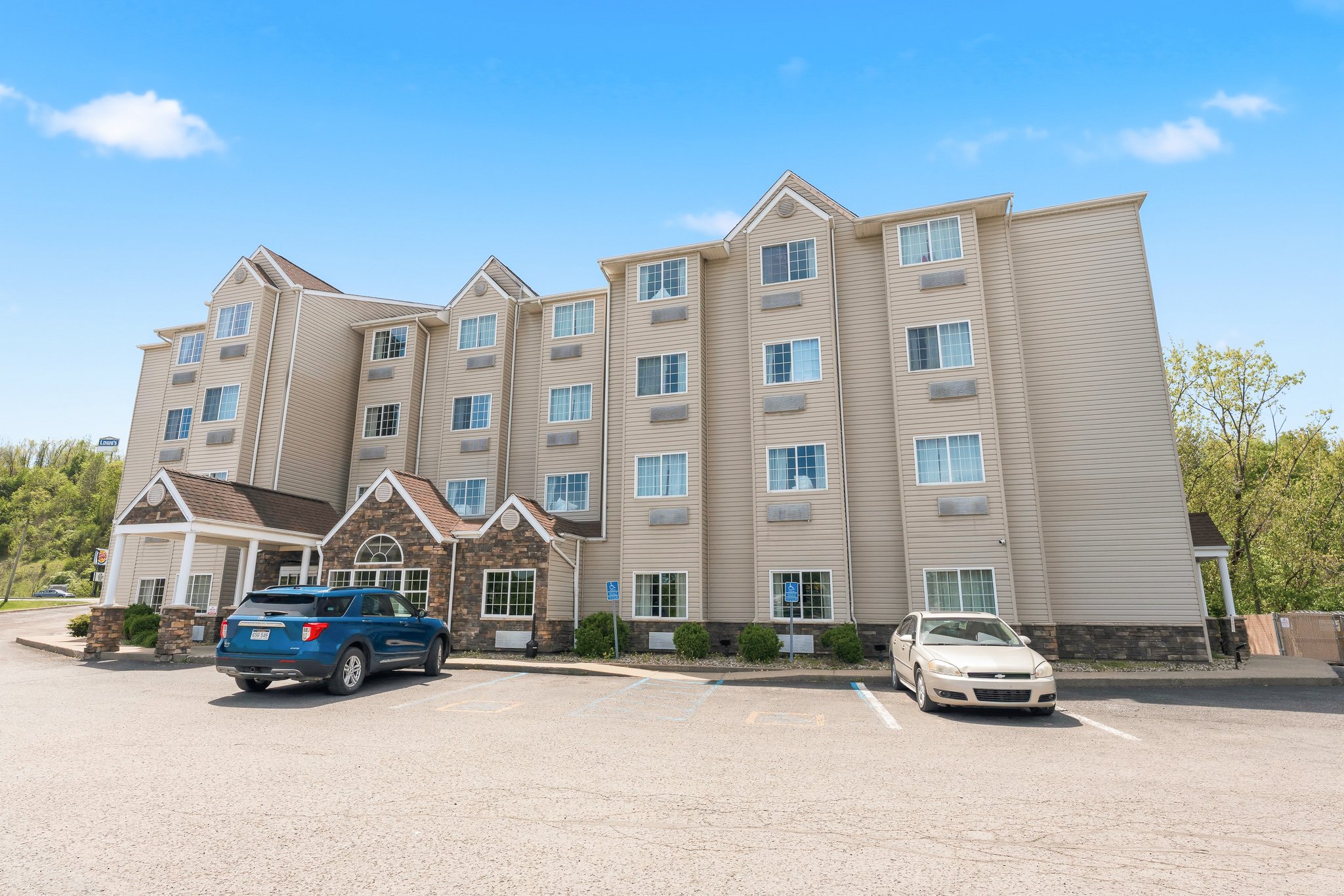 15 Lawless Rd, Morgantown, WV 26501