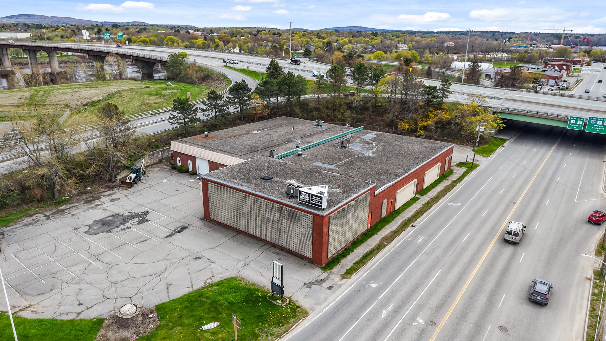 586 Main St, Bangor, ME 04401