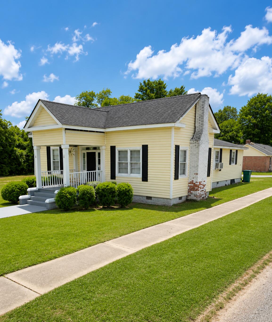 48 W Huggins St, Manning, SC 29102