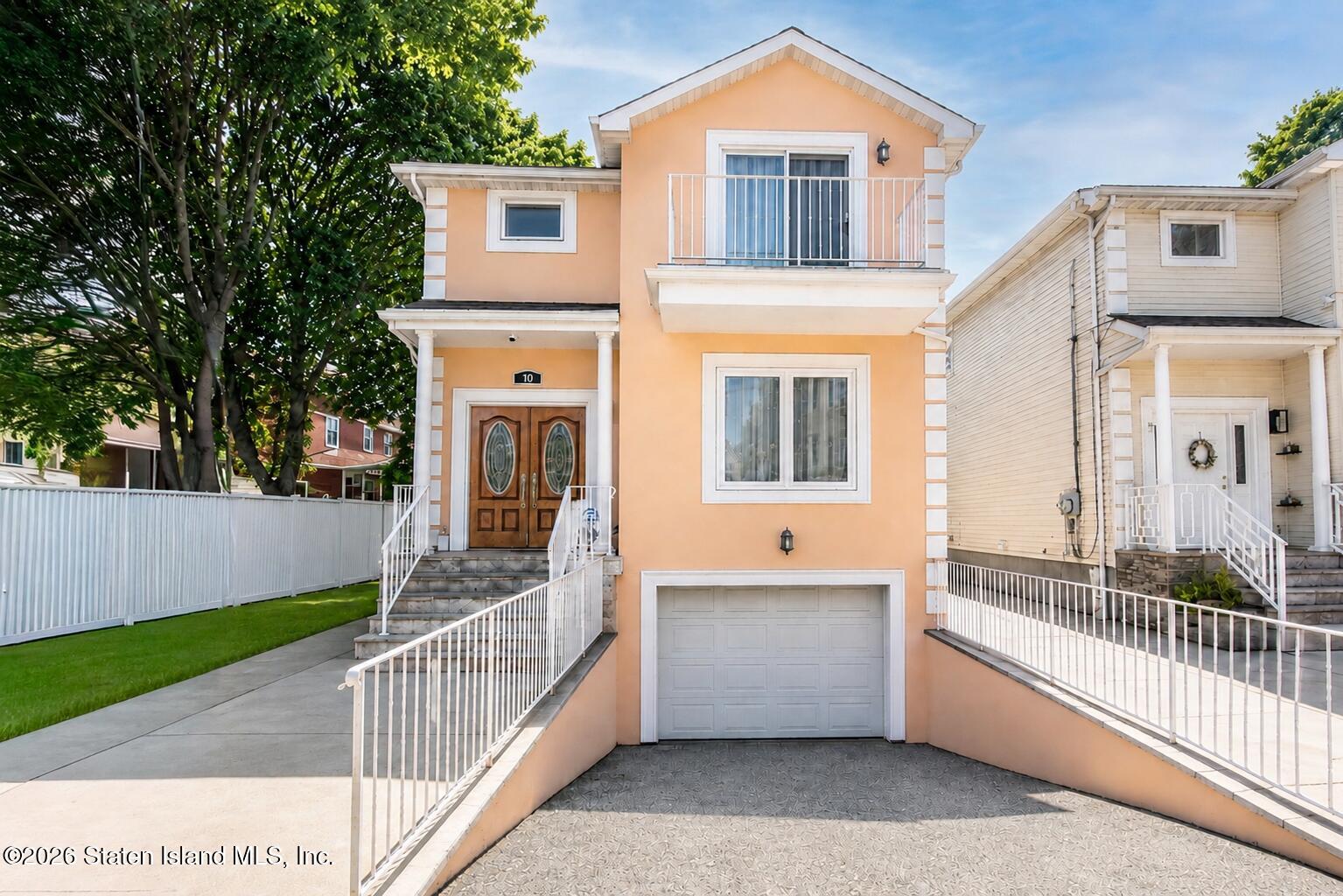 10 Andrease St, Staten Island, NY 10305