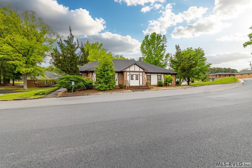 413 Bracey Ln, South Hill, VA 23970