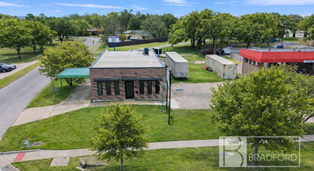 300 Fox Ave, Lewisville, TX 75067