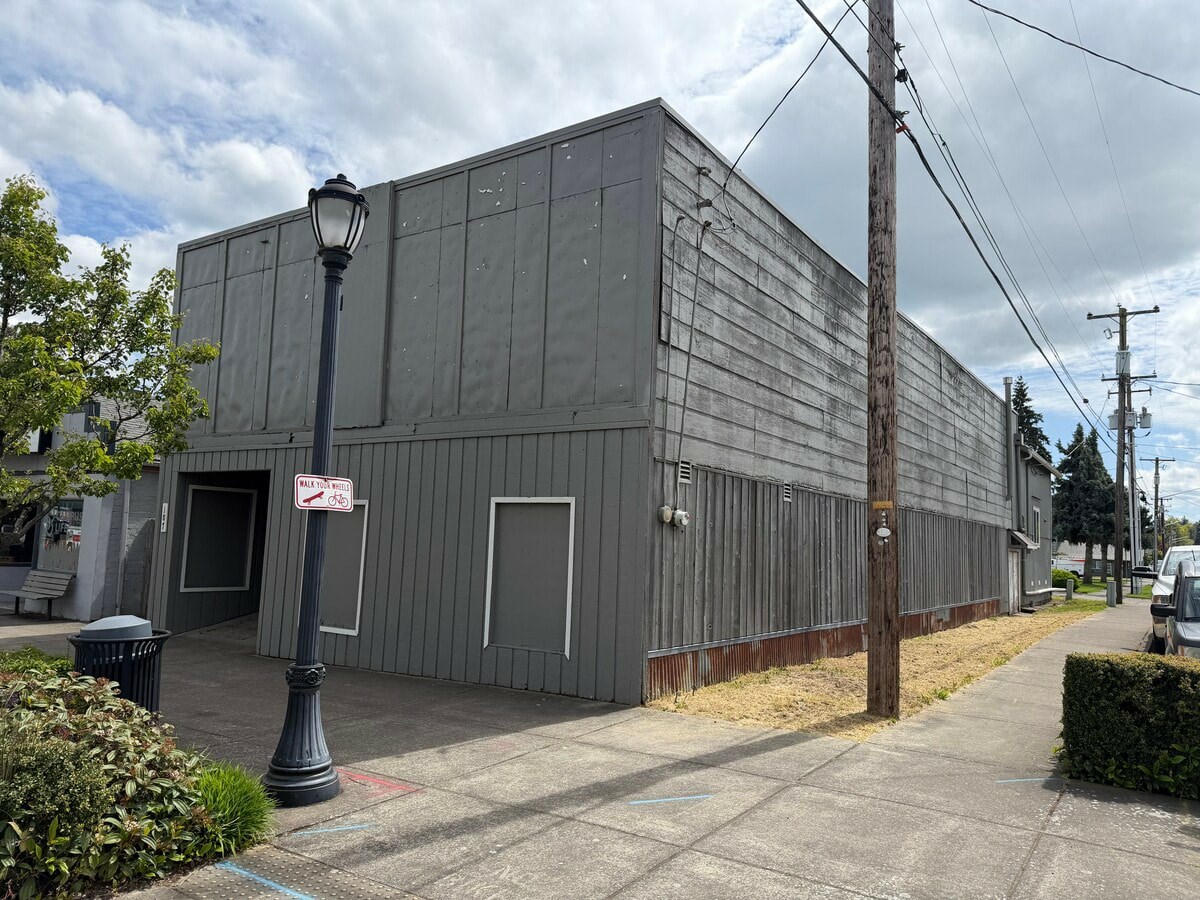 187 W Oregon Ave, Creswell, OR 97426