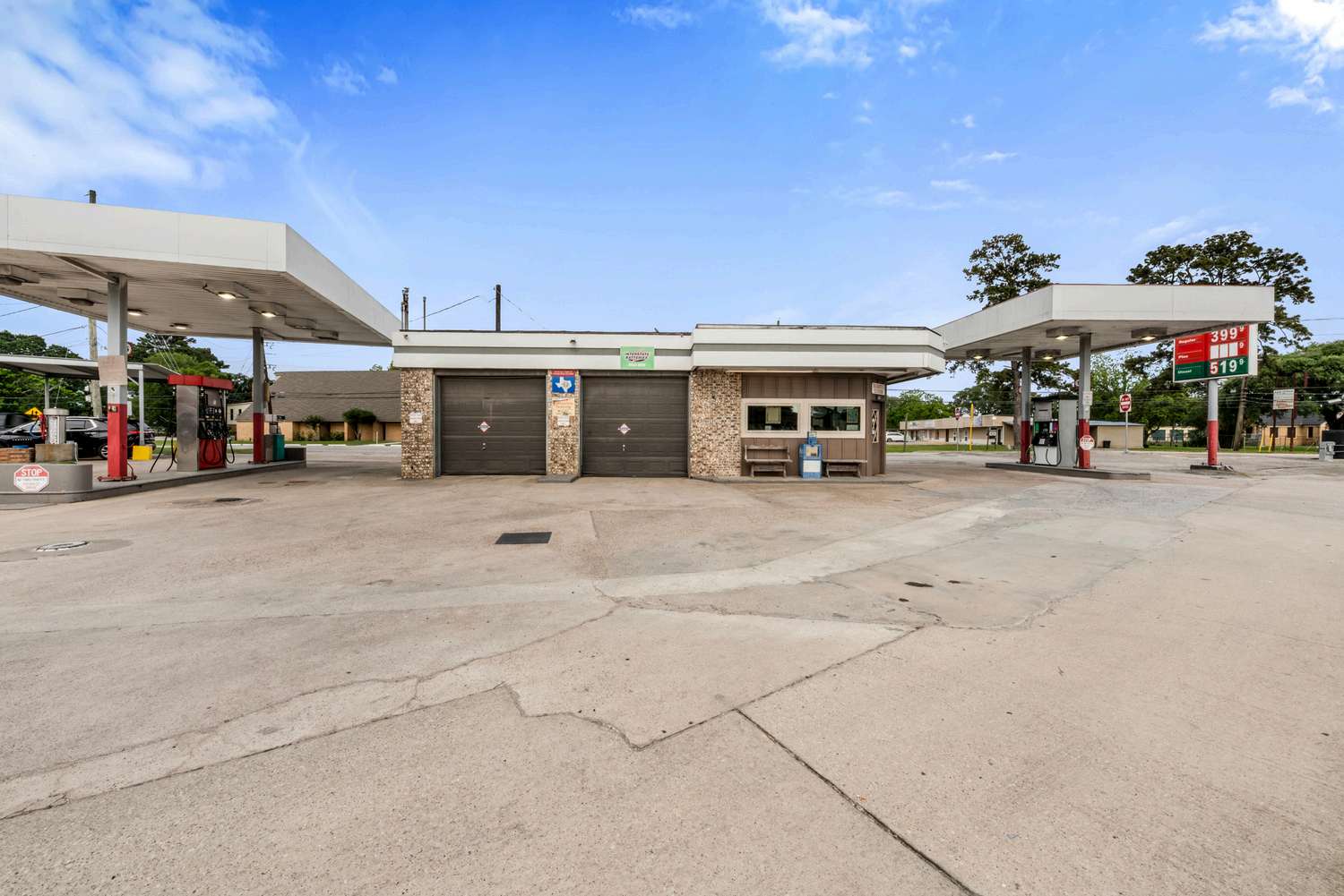5202 S Main St, Crosby, TX 77532