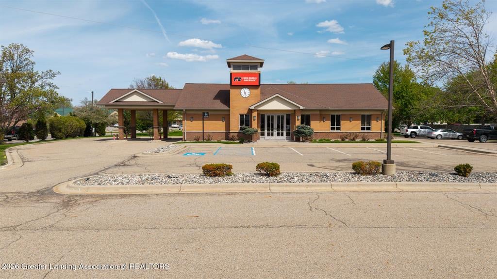 13215 S Us Highway 27, Dewitt, MI 48820