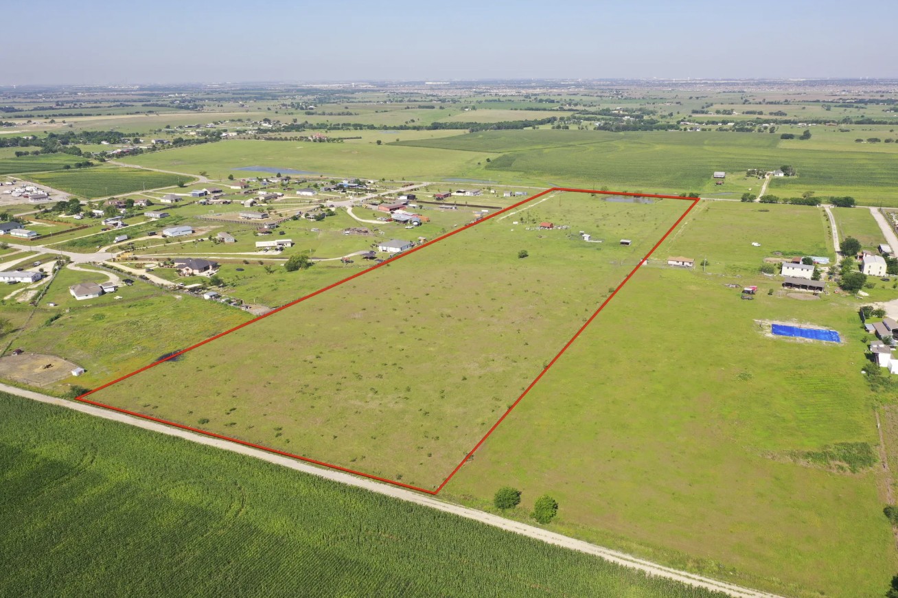 20333 Wind Farm Rd, Coupland, TX 78615