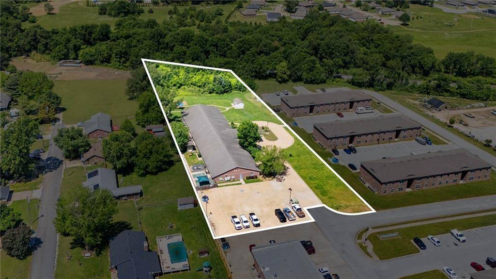 185 Rebecca St, Gentry, AR 72734