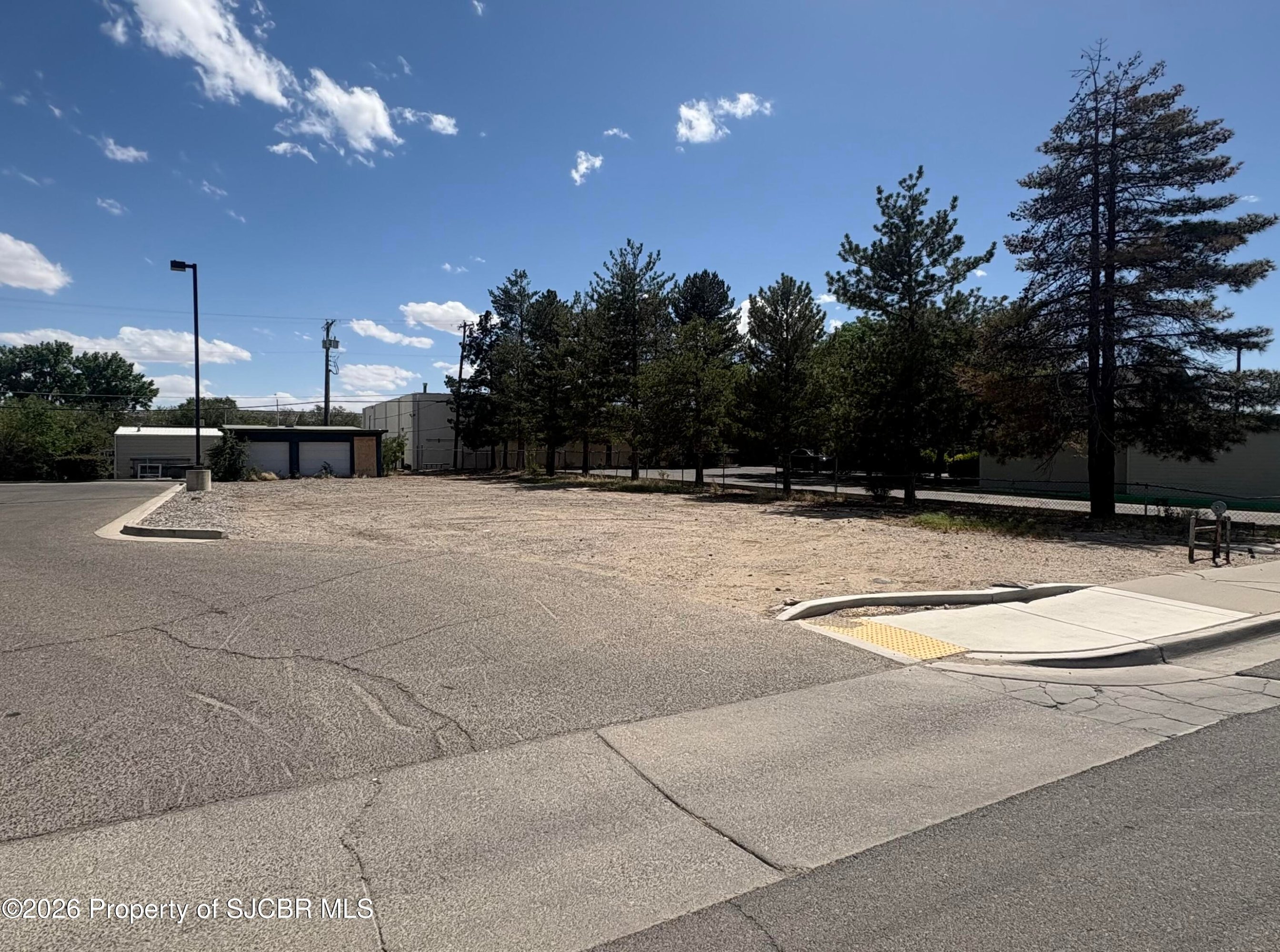 661 W Main St, Farmington, NM 87401