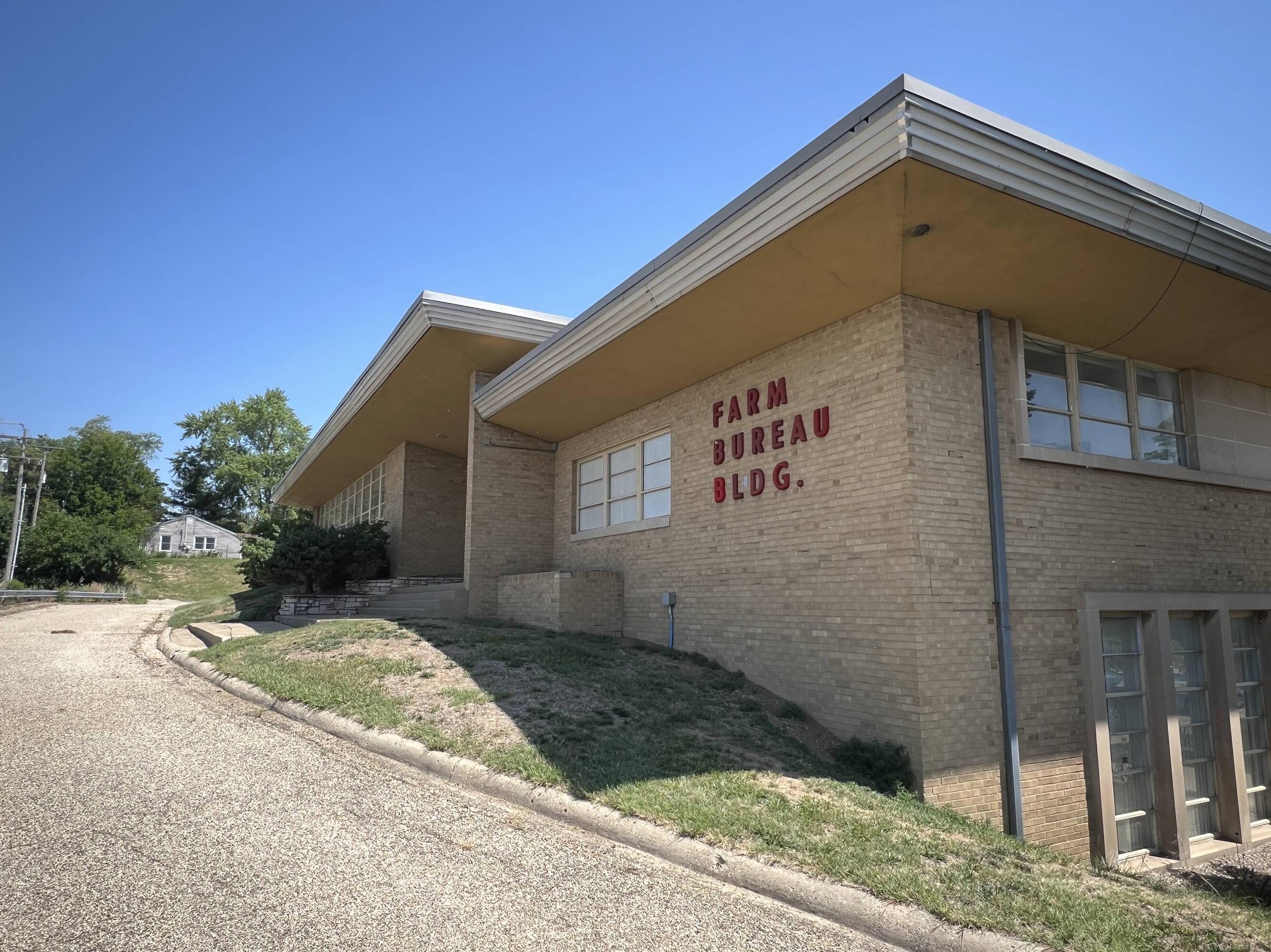 1716 N University St, West Peoria, IL 61604
