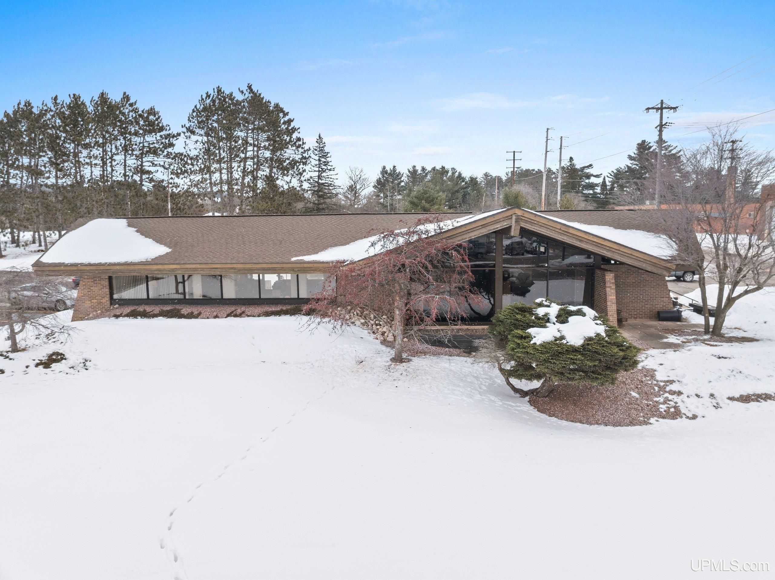 126 Woodward Ave, Iron Mountain, MI 49801