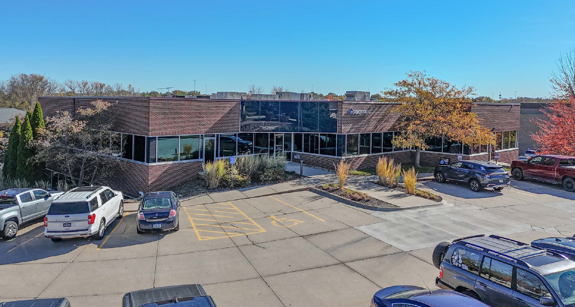 12119 Stratford Dr, Clive, IA 50325