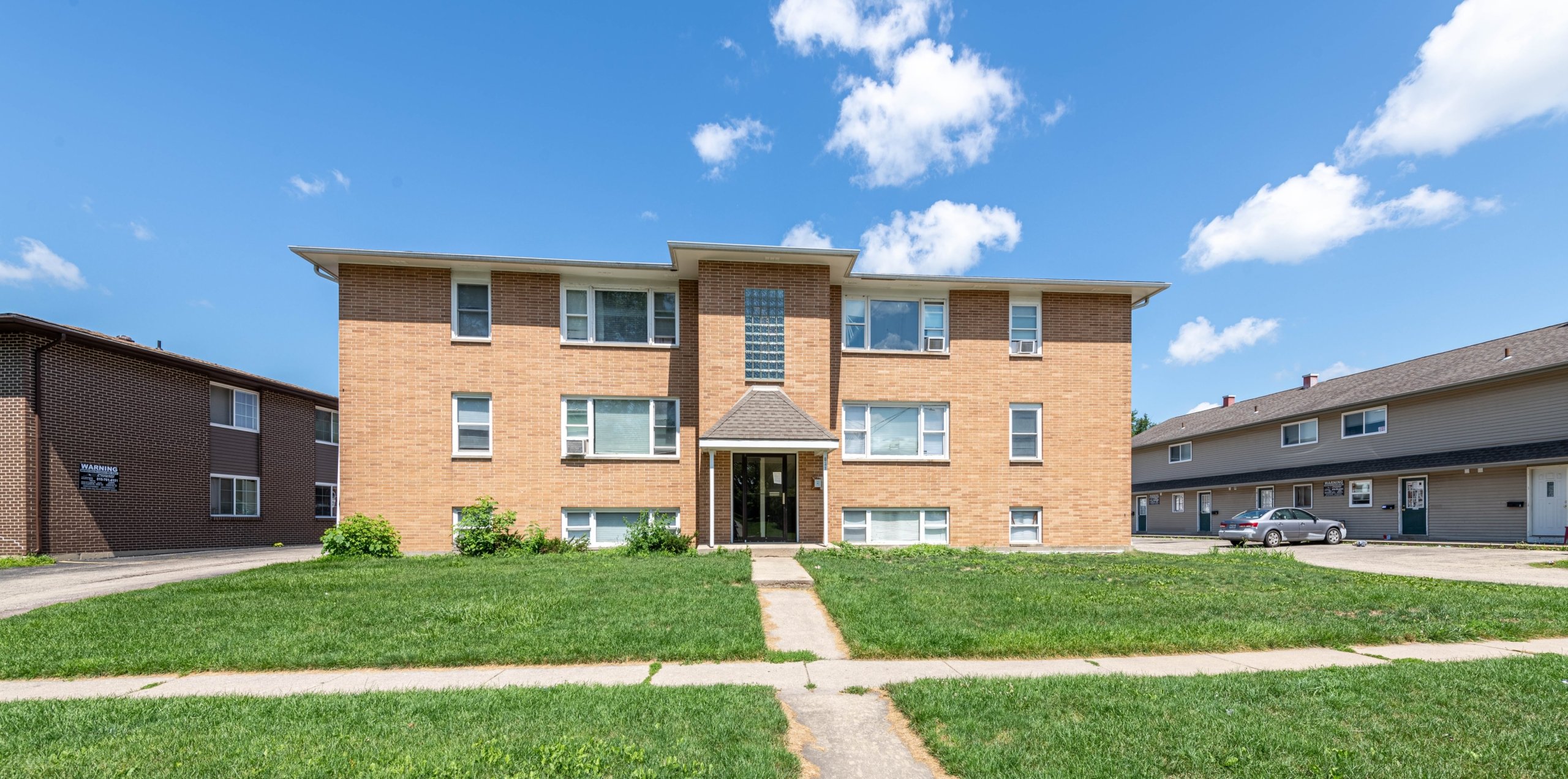 819 Hillcrest Dr, Dekalb, IL 60115