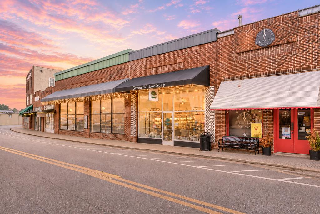 28 N Main St, Ellijay, GA 30540