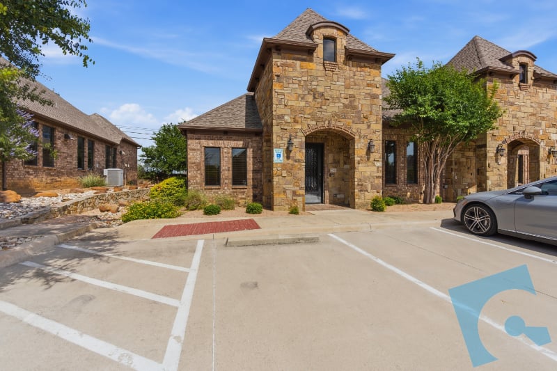 9145 Belshire Dr, North Richland Hills, TX 76182