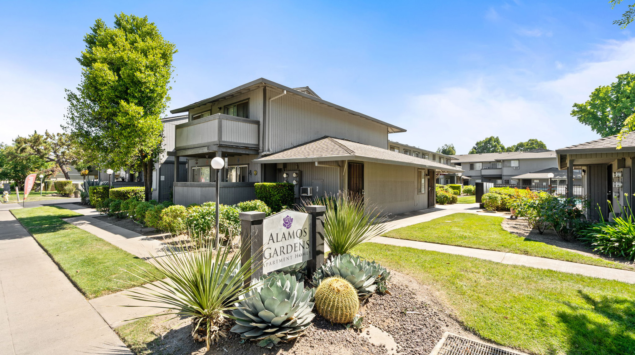 2205 Peach Ave, Clovis, CA 93612