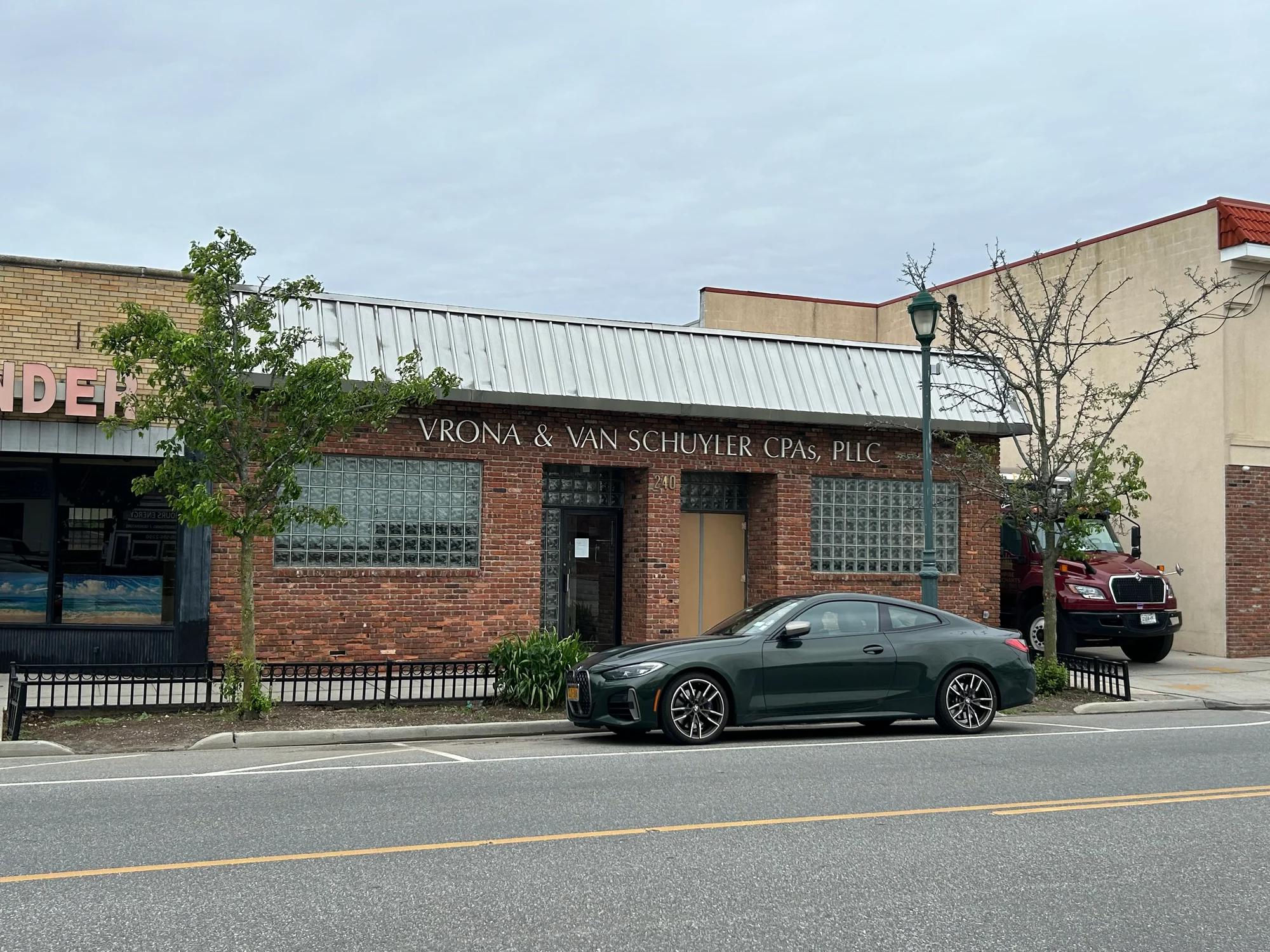 240 Long Beach Rd, Island Park, NY 11558
