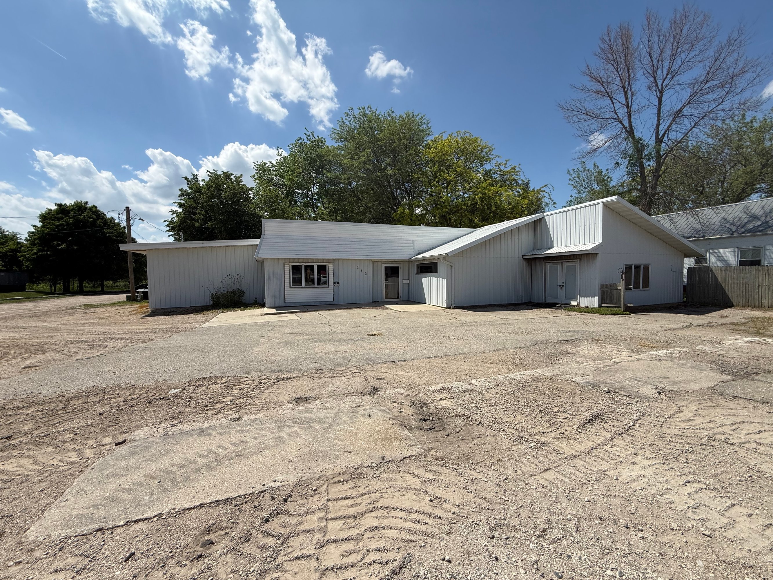 212 River Ave S, Belmond, IA 50421