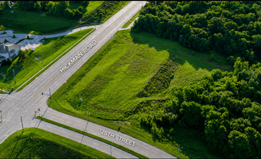 12622 Hickman Rd, Clive, IA 50325