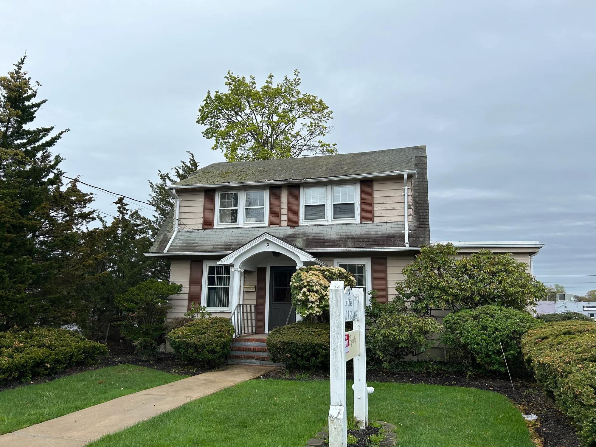 8 Manor Rd, Smithtown, NY 11787