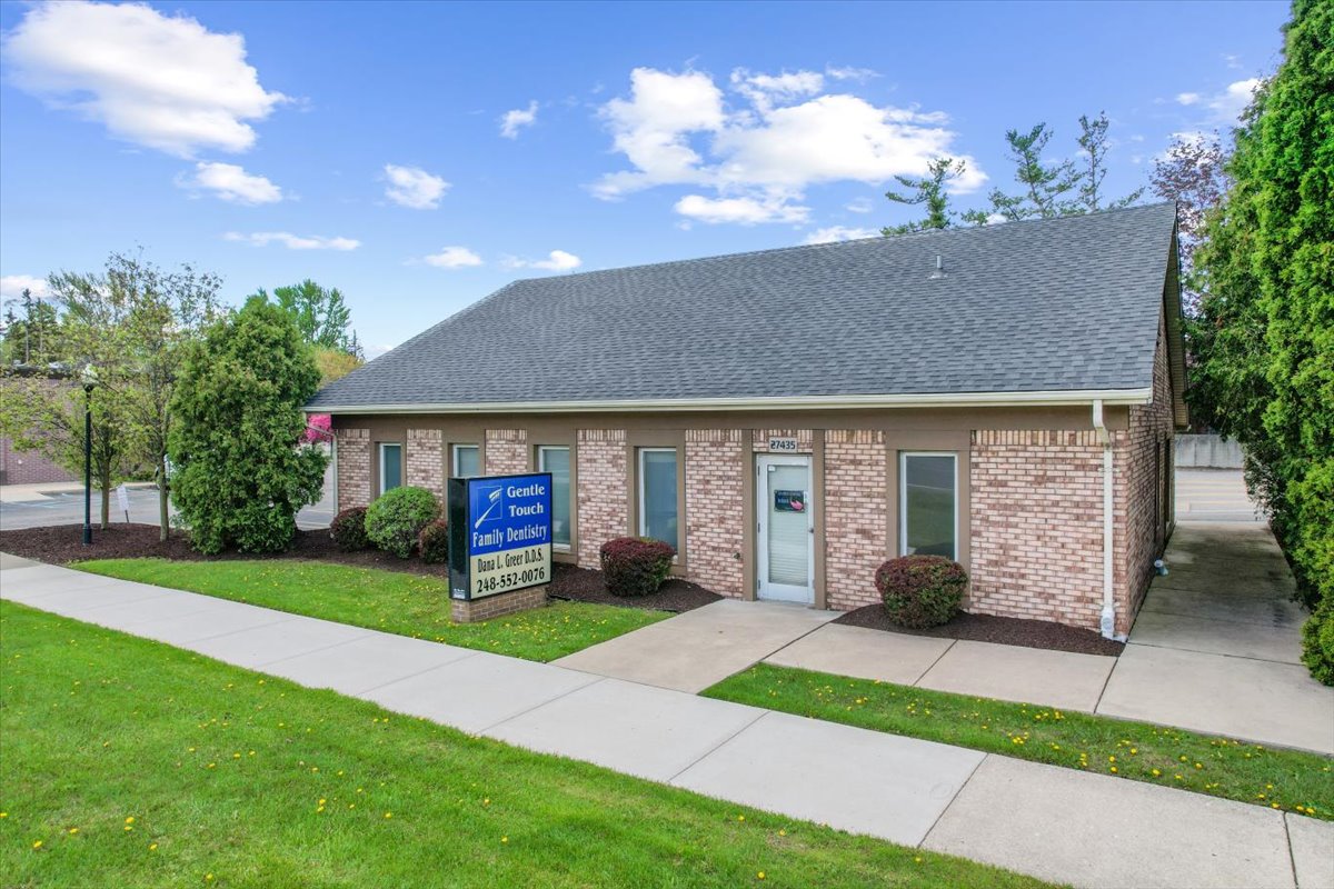 27435 Southfield Rd, Lathrup Village, MI 48076