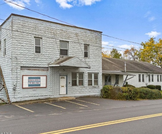707 River St, Peckville, PA
