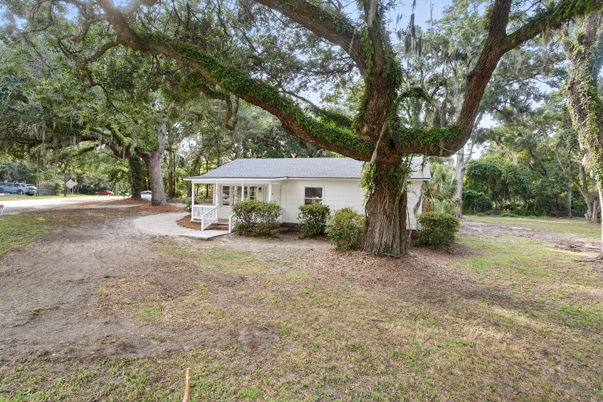 27 Miller Dr West, Beaufort, SC 29907