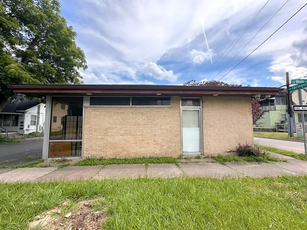 609 W Main St, Carbondale, IL 62901