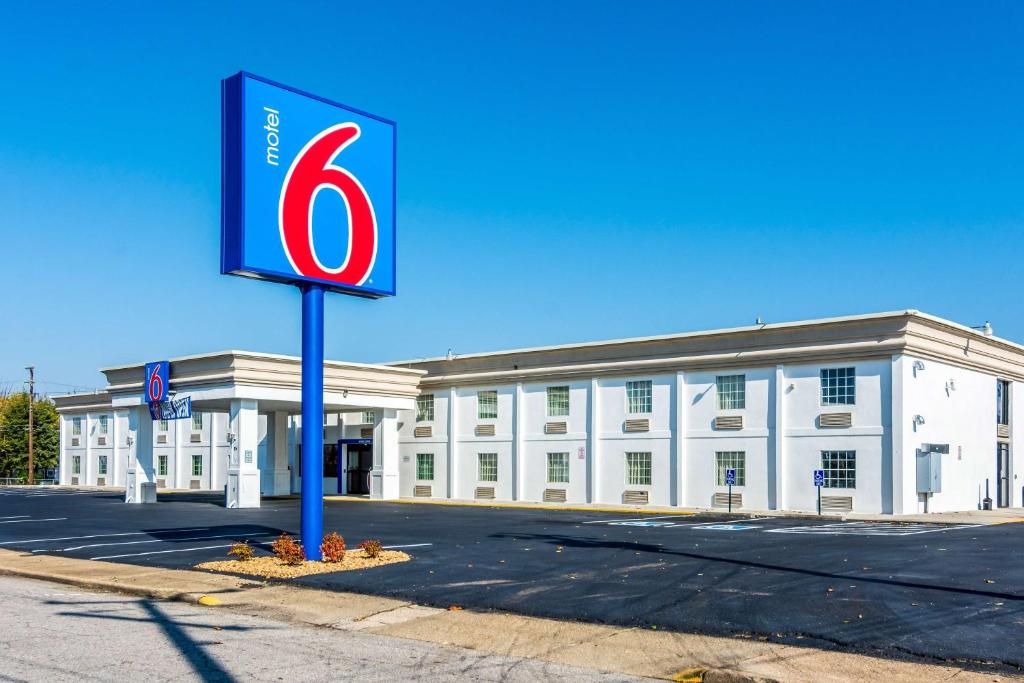25 N Little Church St, Petersburg, VA 23803